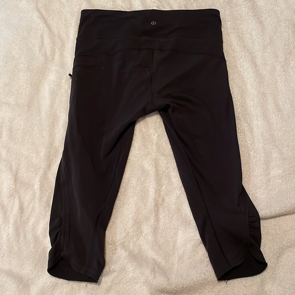 Lulu lemon capris - Picture 1 of 4